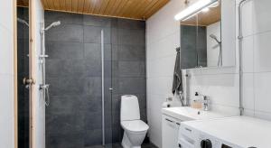 a bathroom with a shower and a toilet and a sink at Kaksio meren läheisyydessä in Oulu