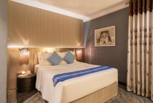 Ένα ή περισσότερα κρεβάτια σε δωμάτιο στο A&EM Phan Boi Chau +45 φωτογραφίες