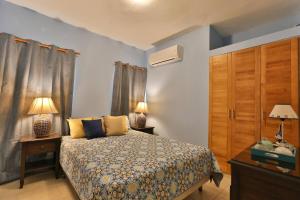 a bedroom with a bed and two lamps and a dresser at Beachfront Cadaques Smart Tv Fullkitchenrest in Bayahibe +26 photos