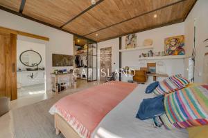 En eller flere senge i et værelse på Villa Balinaise dans son écrin tropical + 37 billeder