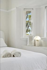 En eller flere senge i et værelse på Bondi Casa