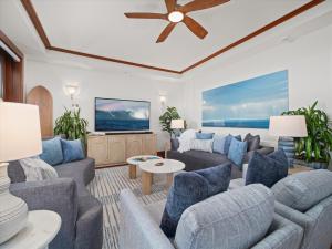 Istumisnurk majutusasutuses Redecorated All-New Interior! Stunning Ocean View 3 Brden, 35 Ba At Kapalua Beach - Sleeps 8!