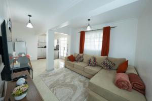 Gallery image of Arabella Bloom - Chic 1-Bedroom Apartment near Waterfront Mall Karen in Karen