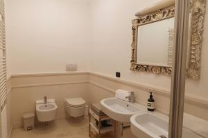 Φωτογραφία από το άλμπουμ του Casa Gherardi - Delizioso ed elegante appartamento in centro storico στη Σενιγκάλια +28 φωτογραφίες