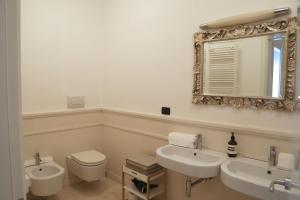 Φωτογραφία από το άλμπουμ του Casa Gherardi - Delizioso ed elegante appartamento in centro storico στη Σενιγκάλια