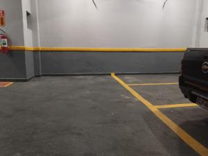 a parking lot with a yellow line in a garage at Hotel Progresso Itaquera - Próximo Arena Corinthians in São Paulo