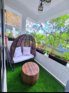 Un jardín fuera de Minimalist Hideaway Kayzhaven 10 fotos más