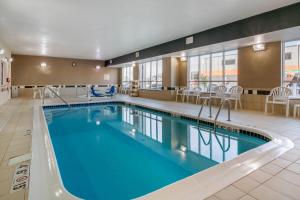 a large swimming pool in a hotel room at Comfort Inn & Suites Marion I-57 in Marion