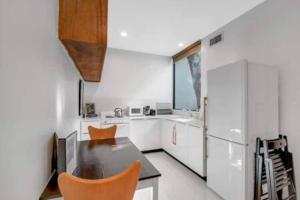 Kuchyň nebo kuchyňský kout v ubytování Las Olas Hammocks Unit 4 By Pmi + 30 fotografií