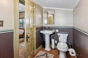Ένα μπάνιο στο Mountain View Victorian With Hot Tub! +29 φωτογραφίες