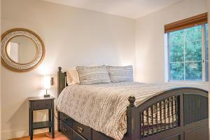 Postel nebo postele na pokoji v ubytování Family Game House Walk To Park & Tennis + 57 fotografií