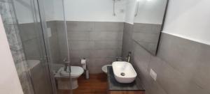 Bilik mandi di Olbia comfort mare +5 gambar