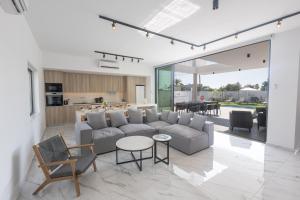 Dapur atau dapur kecil di Orea Luxury Villas