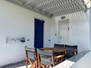Φωτογραφία από το άλμπουμ του Marioly Studios  στην Παροικιά +139 φωτογραφίες