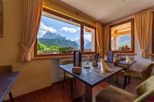 a room with a desk and a large window at Apartments Sunseit'n in Sesto