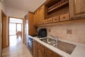 Η κουζίνα ή μικρή κουζίνα στο BELA VISTA 4 Appartements Opatija