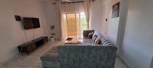 TV a/nebo společenská místnost v ubytování Palm Terrace seaview -Nyali
