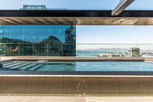 Swimmingpoolen hos eller tæt på Skyline Studio in the clouds