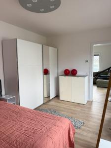 Postel nebo postele na pokoji v ubytování Quiet Stay Zepernick - direkt an Berlin