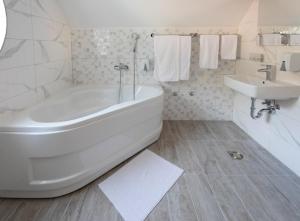 Gallery image of Hotel Bela Jela in Lukovo +17 photos