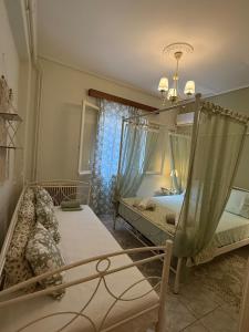 Ένα ή περισσότερα κρεβάτια σε δωμάτιο στο A home away from your home