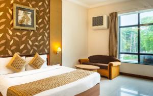Ένα ή περισσότερα κρεβάτια σε δωμάτιο στο Hotel Royal Palace Jalgaon