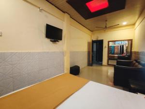 TV/trung tâm giải trí tại Hotel Swaraj