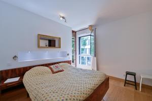a bedroom with a bed and a window at Le Rev - à 900m de la plage in La Baule