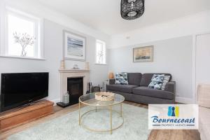 Posezení v ubytování NEWSTEAD HOLIDAY HOME by BOURNECOAST - A Family Home with Garden, Patio, Summer House and Parking - HB10659 + 67 fotografií