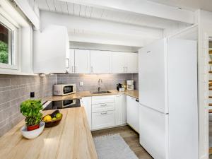 Η κουζίνα ή μικρή κουζίνα στο Holiday Home Balder by Interhome +35 φωτογραφίες