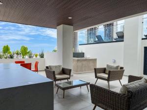 Posezení v ubytování Makeva Condos, Near Malecon