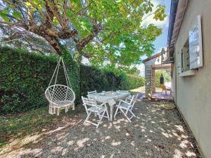 Κήπος έξω από το Holiday Home L'Escale by Interhome