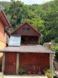 Το κτήριο όπου στεγάζεται  η παραθεριστική κατοικία
