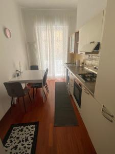 Η κουζίνα ή μικρή κουζίνα στο Casa Vacanze The Sunbeam