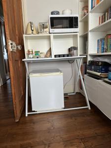 Køkken eller tekøkken på Centrally Located Boutique Townhouse