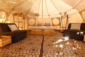 Ένα ή περισσότερα κρεβάτια σε δωμάτιο στο Unique Glamping Villa with Pool near Sofia,Plovdiv