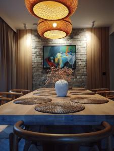 a conference room with a table and chairs at Sileo Nature in Ustka