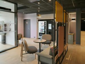 Η κουζίνα ή μικρή κουζίνα στο B&B HOTEL Carcassonne Rocadest La Cité