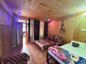 Ένα ή περισσότερα κρεβάτια σε δωμάτιο στο Viraaj Homestay +19 φωτογραφίες