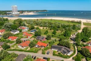 an aerial view of a house near the beach at Strandblick - Dorf 1 Ferienhaus 07 in Priwall