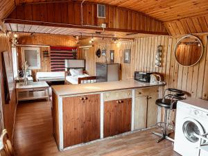 a kitchen with a counter top in a room at Seaside Klaukse Little in Aabla