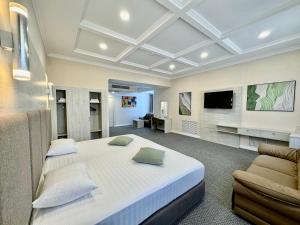 Televisyen dan/atau pusat hiburan di Grand Hotel Eurasia