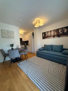 Χώρος καθιστικού στο Stylish 1BR Apartment near Favoritenstrasse Central and Cozy