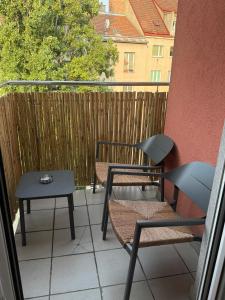 Μπαλκόνι ή βεράντα στο Stylish 1BR Apartment near Favoritenstrasse Central and Cozy
