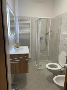 Bilik mandi di Casa alla Cascata
