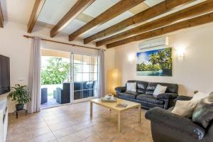 a living room with a couch and a table at Villa Laurax in Son Carrio