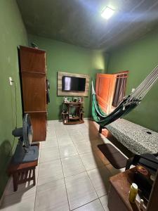 a room with a bed and a hammock in it at Suíte com ar-condicionado in Belém