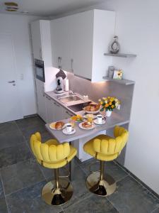 Φαγητό σε αυτό το διαμέρισμα ή κάπου εκεί κοντά