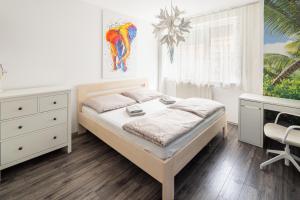 Ένα ή περισσότερα κρεβάτια σε δωμάτιο στο Piestany Comfortable Apartment
