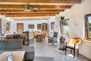 a living room with furniture and a ceiling fan at Ferienhof Kiesow in Nordstrand